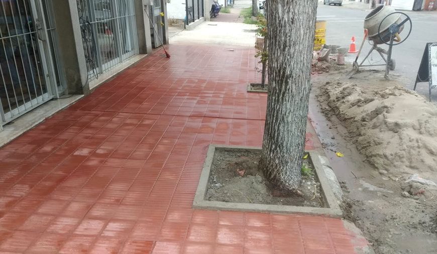 Reacondicionamiento de veredas frentistas de locales del BPS en el departamento de Colonia.
